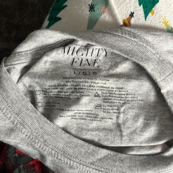 Mighty Fine rose design t-shirt, size L - Picture 3 of 5